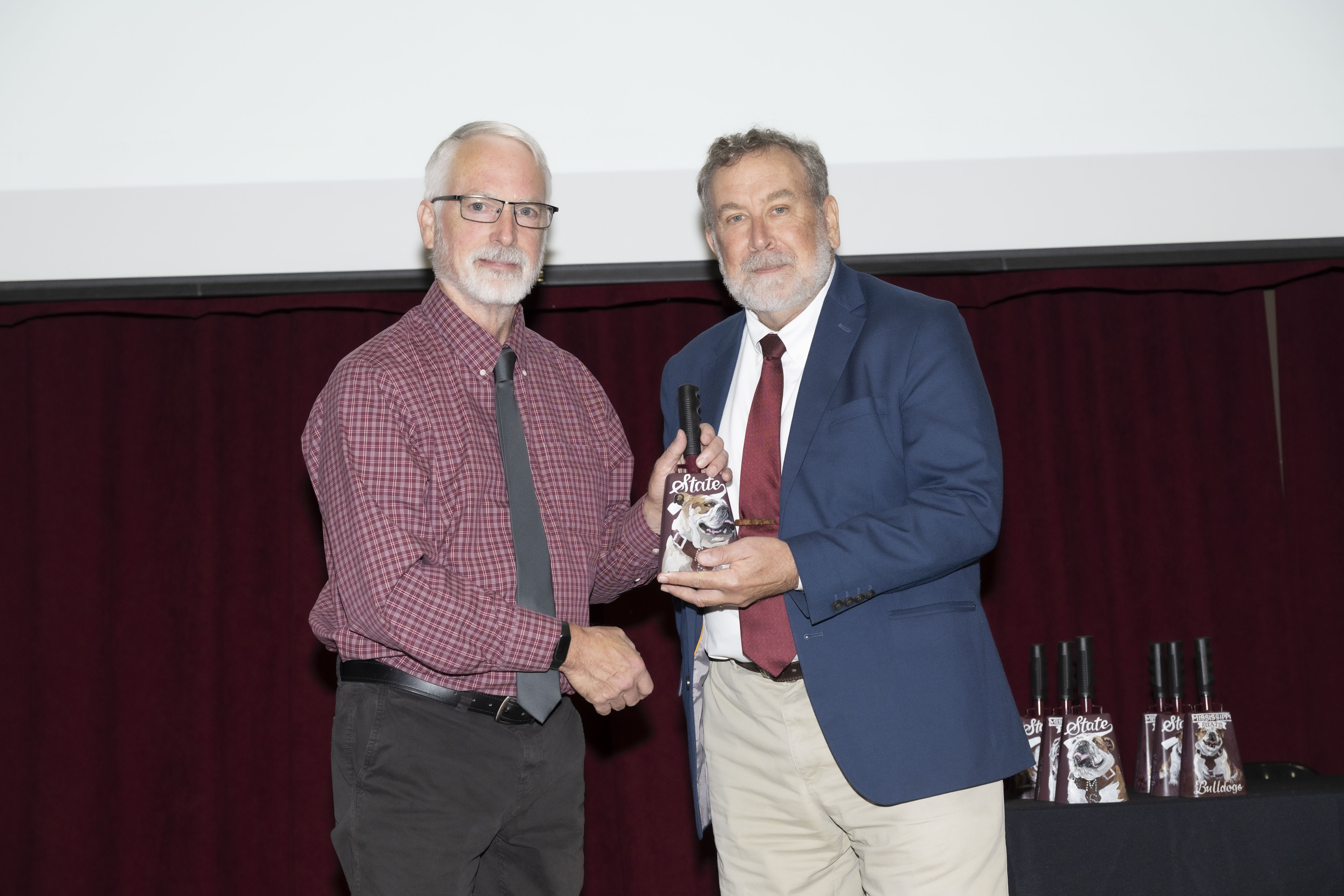 Dr. Larry Hanson receives the Zoetis Award for Veterinary Research Excellence from Dr. David Smith, MSU CVM Associate Dean and Professor.