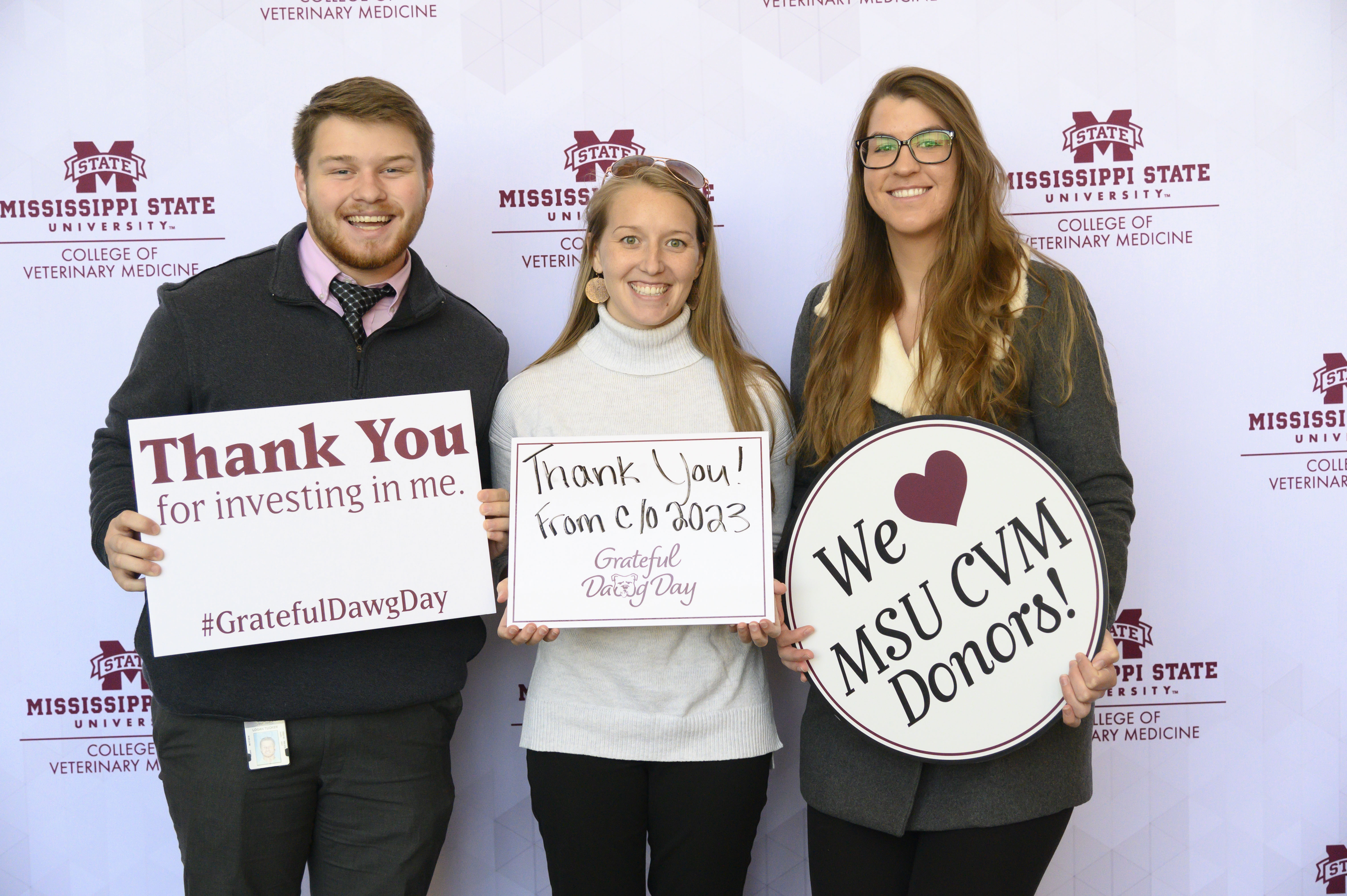 Three students with thankful signs