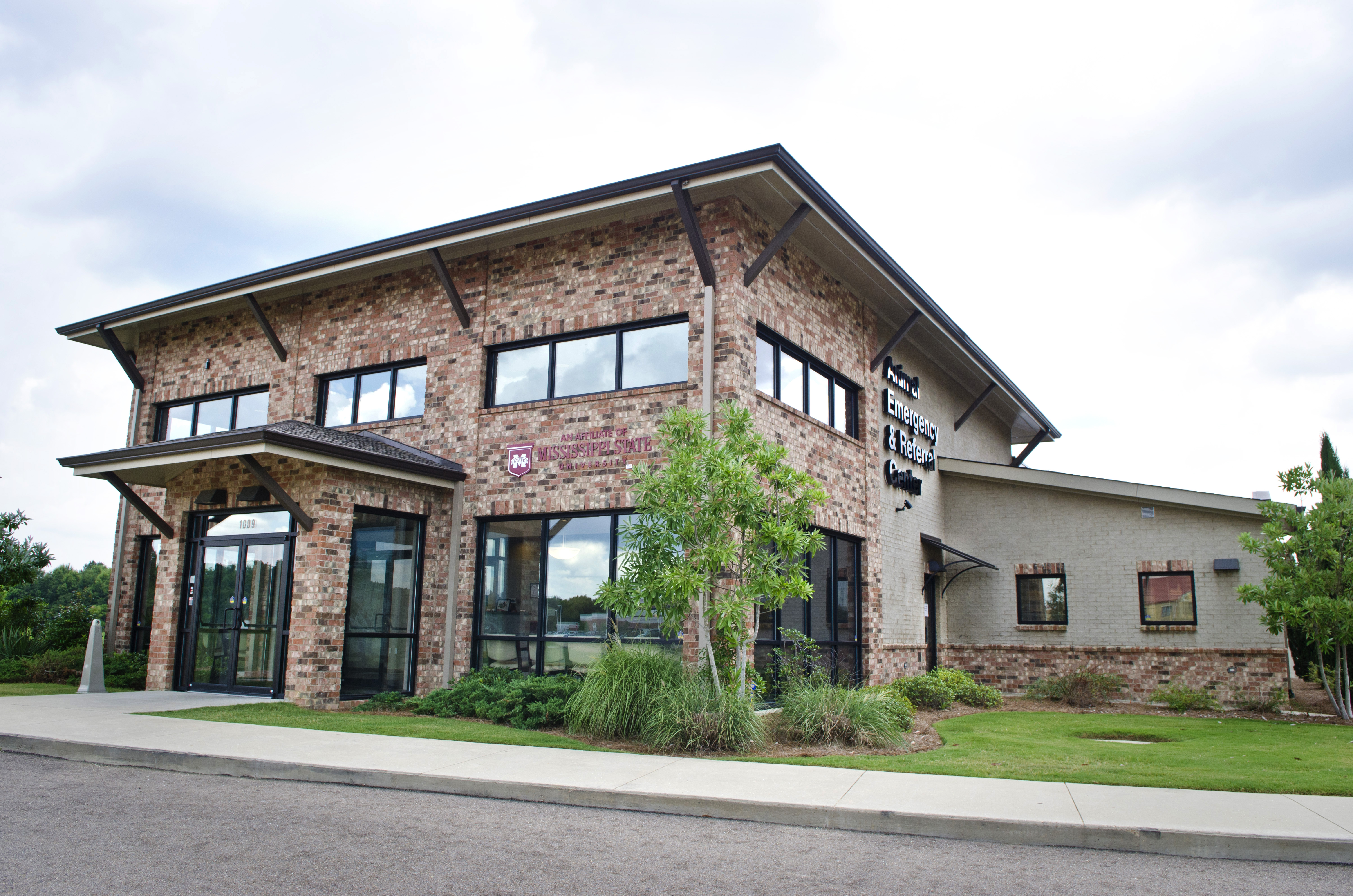 An exterior photo of the Animal Emergency and Referral Center