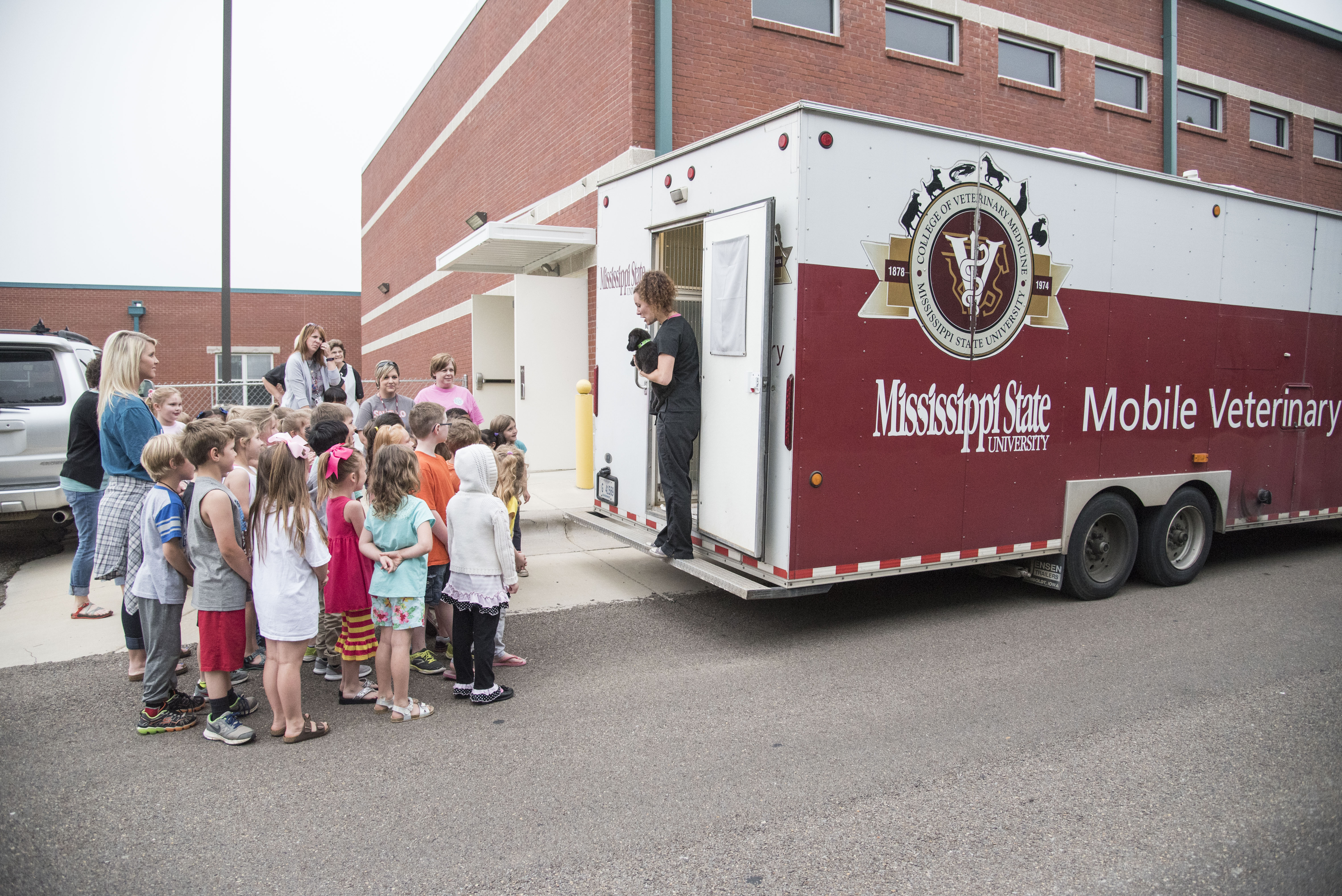 School children visit the shelter medicine bus